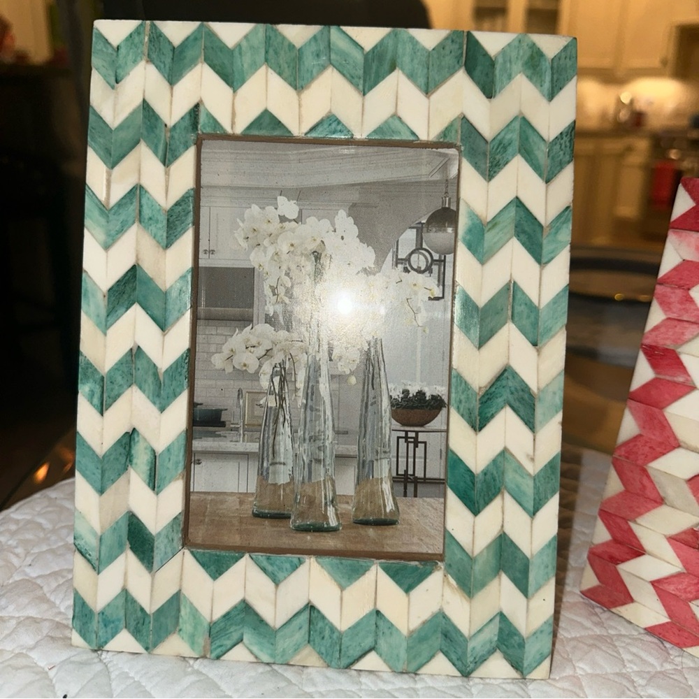 Two’s Company NWT Green and Cream Chevron Picture Frame Accent - Picture 2 of 4
